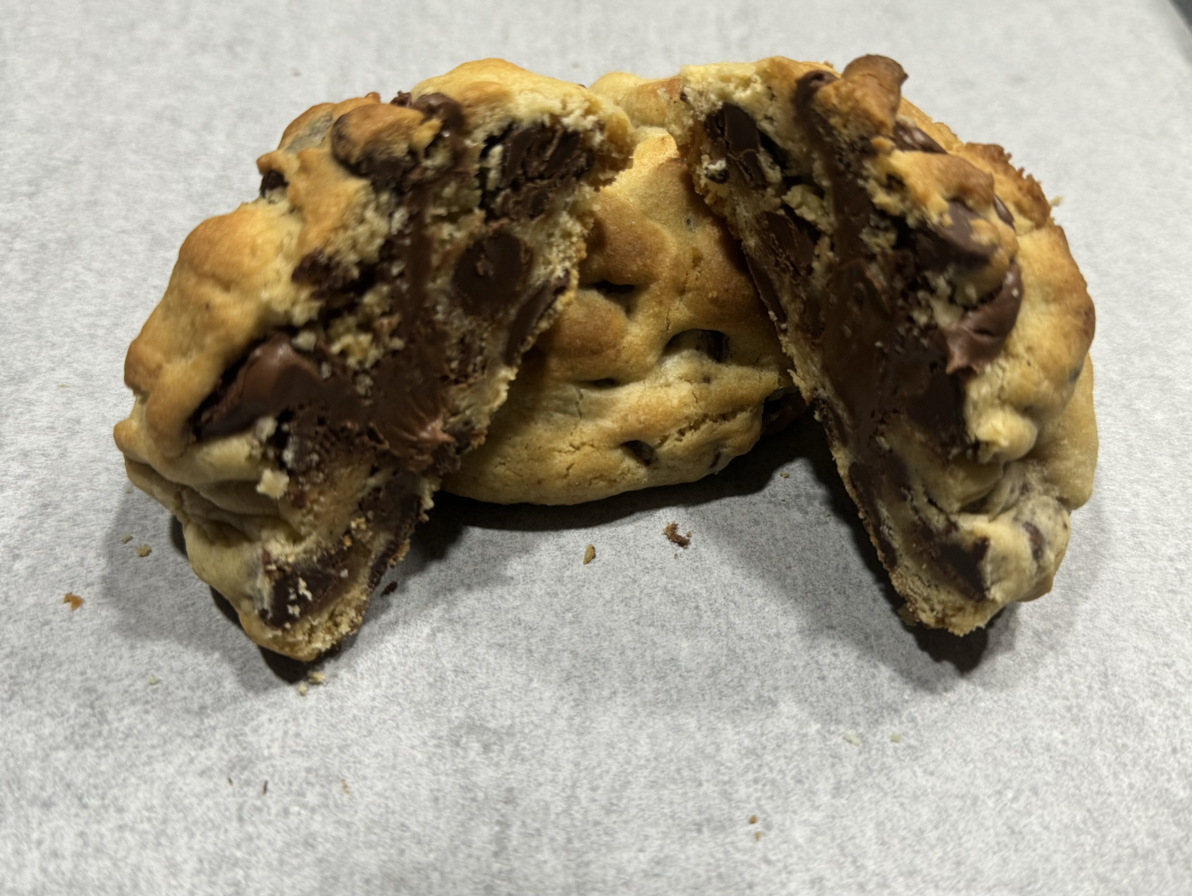 Nutella Stuffed Chocolate Chip Cookies 