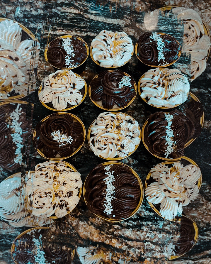 Cupcakes-Deluxe (Tin Cups)