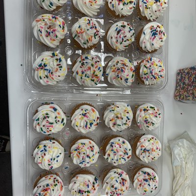 24 Ct Standard Cupcakes