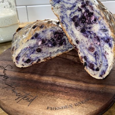 Blueberry goat cheese with butterfly tea powder