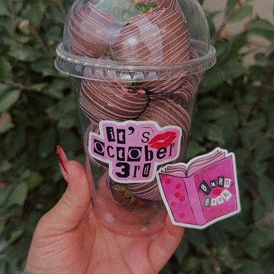 Chocolate Covered Strawberry Cup 🍓