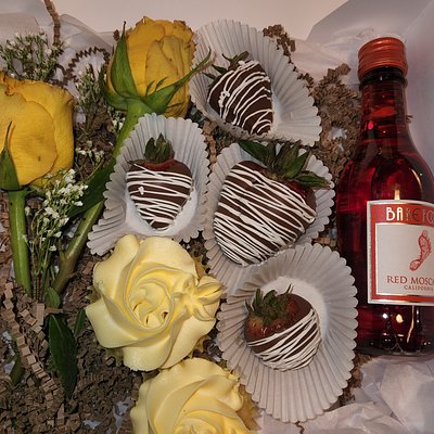 Small Wine Box With Strawberries 