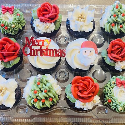 Mini Cupcakes Traditional Christmas  Colors