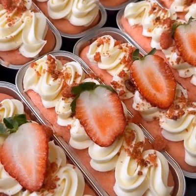 Mini Strawberry Crunch Cake