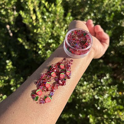 Sparkle Sauce | Berry Cake