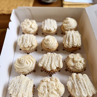 Cupcakes (1/2 Dozen)