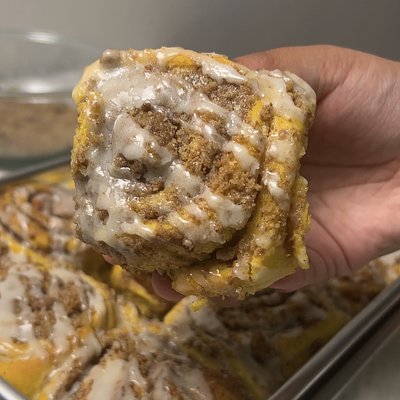 Pumpkin Gingersnap Sweet Rolls 