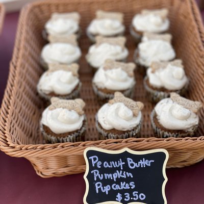Peanutbutter pumpkin pupcakes