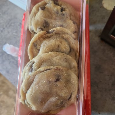 Peanut Butter Chocolate Chip Cookies 4ct