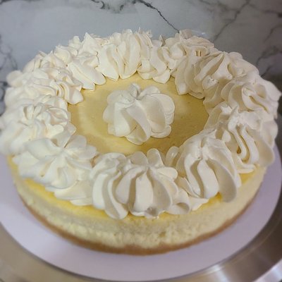 8 inch Vanilla Luxe Cheesecake 
