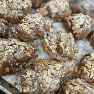 Almond Croissants (4)