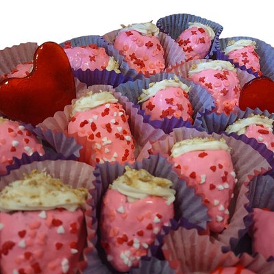 Cheesecake Filled Chocolate Covered Strawberries 