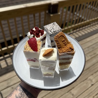 Medium Party Package ( Mini Desserts 🍰)