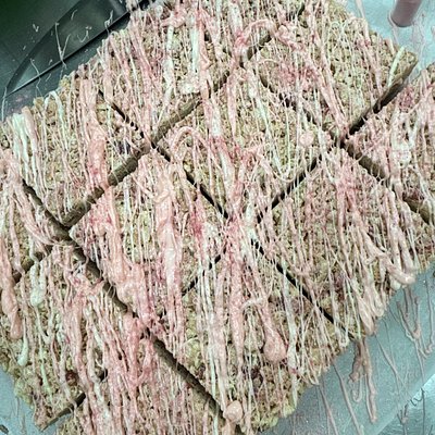 Strawberries & Cream Rice Crispies (12)