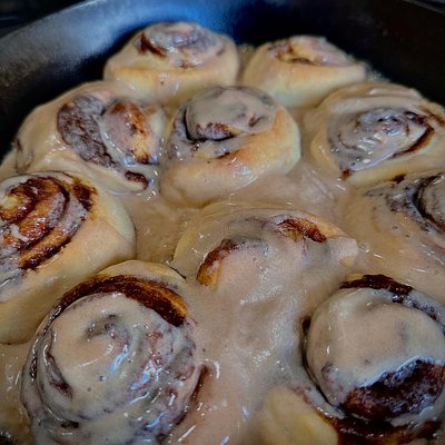 Cinnamon Rolls (4)