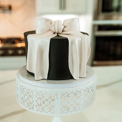8” 3 Layer Cake (20-25 Servings) 