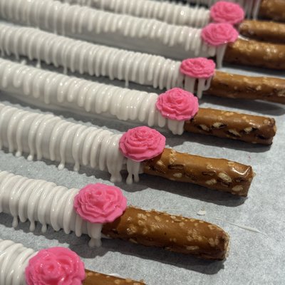 🥨 Chocolate Covered Pretzels 