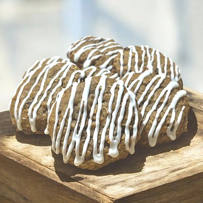 Vanilla Bean Iced Oatmeal Raisin Cookies