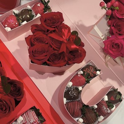 Ily Box With Strawberries 