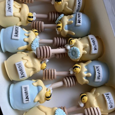 Winnie the Pooh Cake Pops