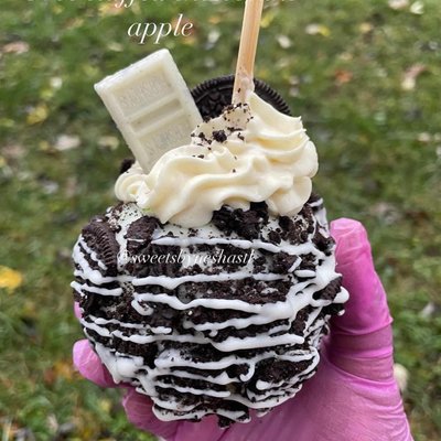 Oreo Stuffed Cheesecake Apple 