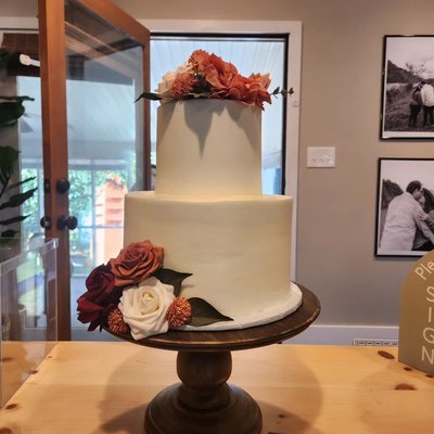 14" Wood Pedestal Stand *Rental*