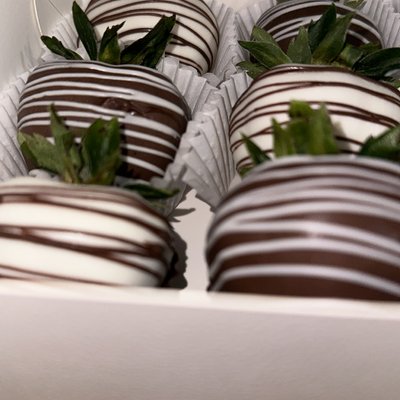 Classic Chocolate Covered Strawberries Box