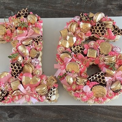 Deluxe Number Cookie Cakes & Hand Dipped Toppings 