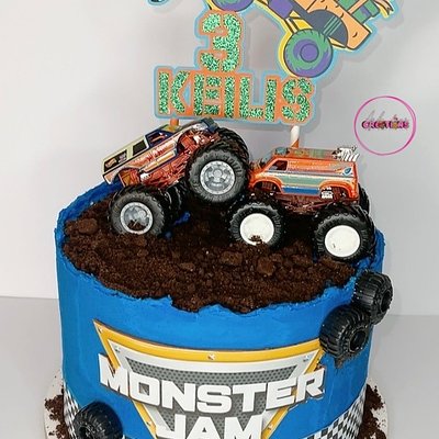 8 Inch Medium Cake (20-24 Servings)