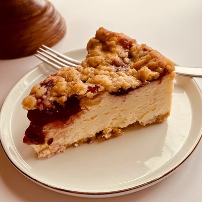 Cherry Crumb Cheesecake