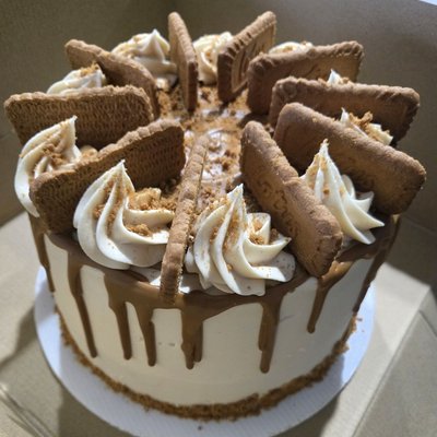 Deluxe Cakes Size 8 Inch 3-Layers