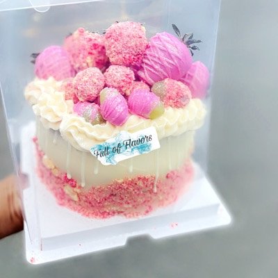 6inch Strawberry Crunch Cake With Fruit