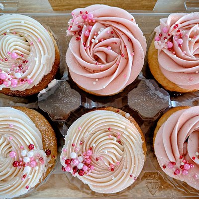 Vanilla Cupcake Vanilla Frosting - 6 Count