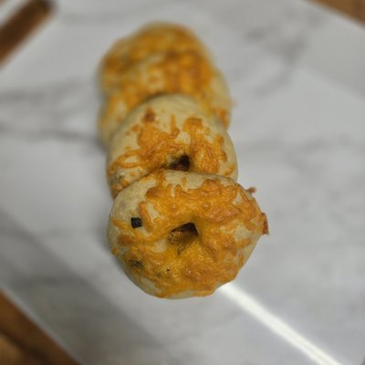 Jalapeño Cheddar Sourdough Bagels 