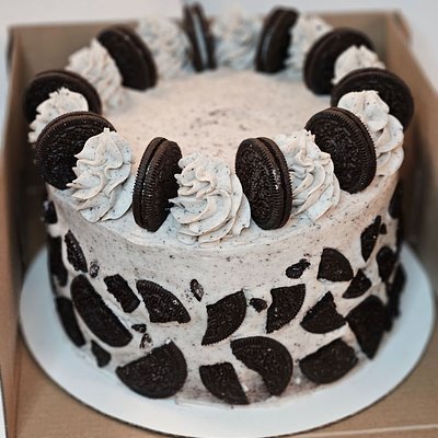 8" Chocolate Cookies & Cream Cake