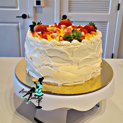 Lemon Cake Topped Strawberries Pieces