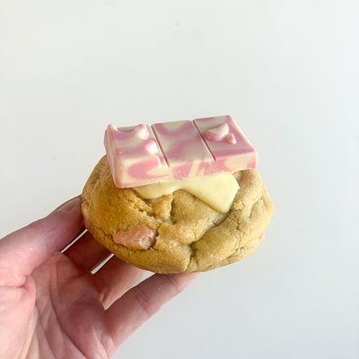 Nesquik Milkybar Stuffed Cookies 🐰
