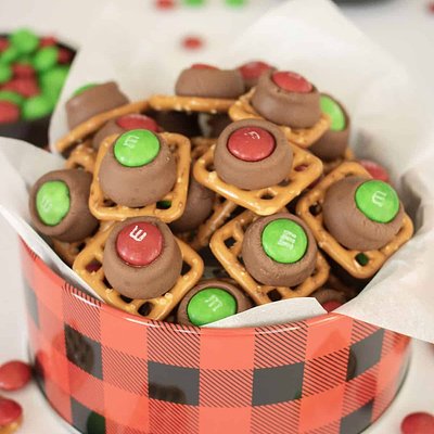 Pretzel Hershey Kiss Bites 