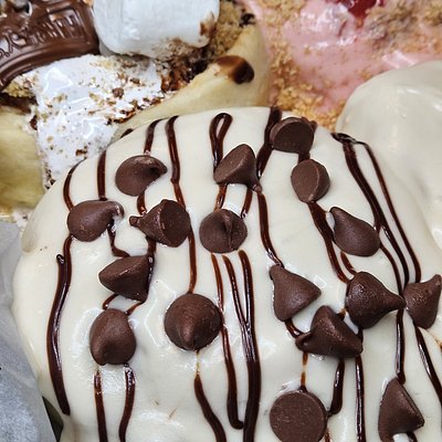 Chocolatey Chip Cinnamon Rolls (4)