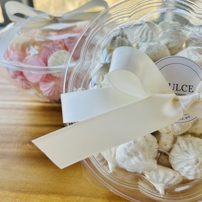 Pink & White Original Vanilla Meringues bites Tub 50 pieces GF