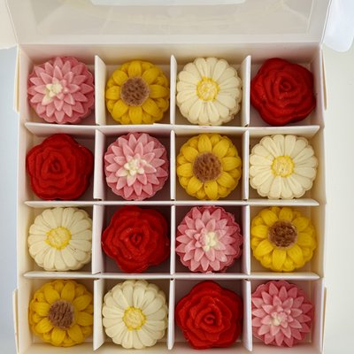 Valentine’s Flowers Brigadeiro Gourmet -  Box (16ct)