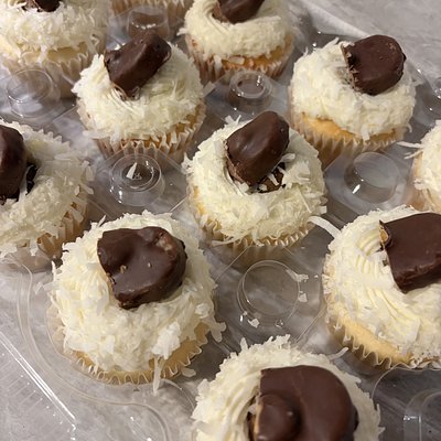 Almond Joy Cupcakes 