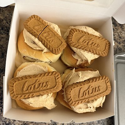 Biscoff Cinnamon Rolls • 4 Count 