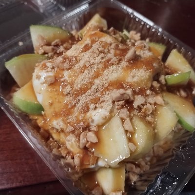 CHEESECAKE Bowls Apple, Strawberry, Caramel, Snickers,Twix, Oreo Crunch.