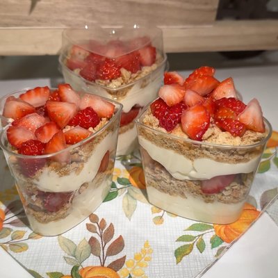Small Strawberry Cheesecake Cups