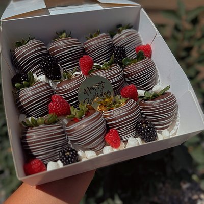 Chocolate Strawberry Fruit Combo 🍓