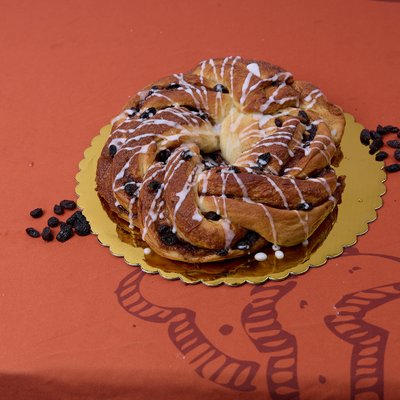 Cinnamon Raisin Tea Ring (Serves 8-10)