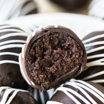 Chocolate Cake Pops - 1 Dozen