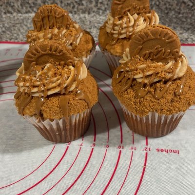 🧁🤎Jumbo Biscoff Cupcakes (4 Count )