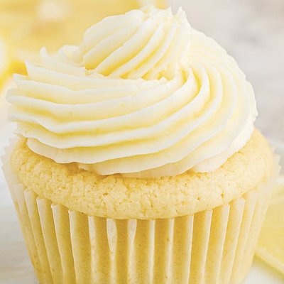 12 Classic Lemon Cupcakes